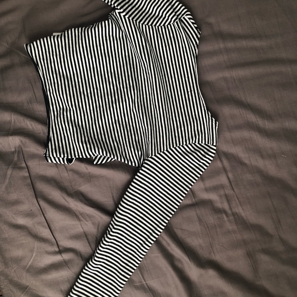 cut out v neck crop top - Picture 2 of 5